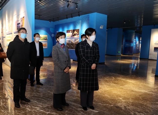 威海市副市长杨丽一行调研校区疫情防控工作