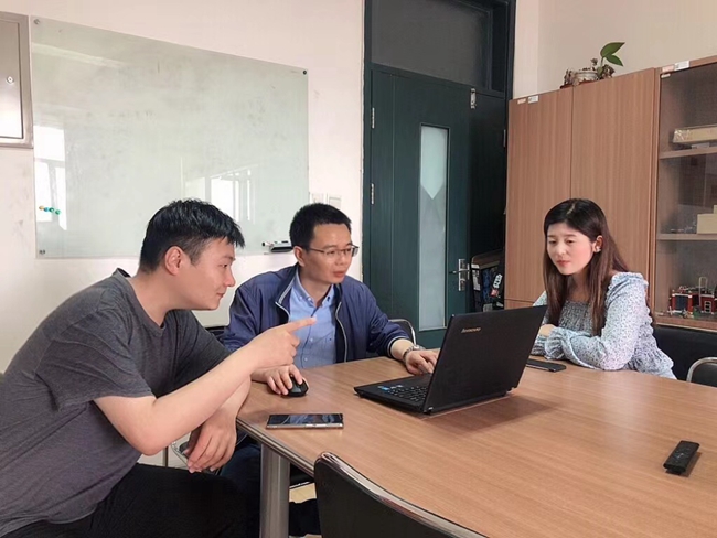 曾经担任过班长的马腾飞还记得大一的那次班会,开会时间到了但还有