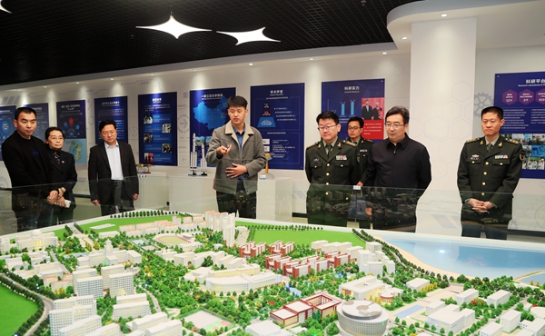 威海军分区司令员姚玉辉一行来校区调研