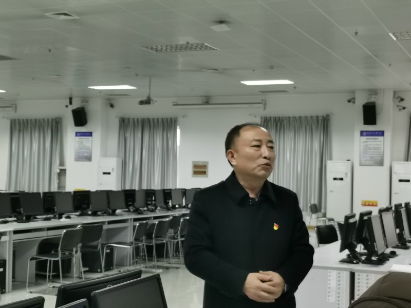 会上,院长韩东平针对奖励绩效分配,学院未来新的发展方向等方面进行了