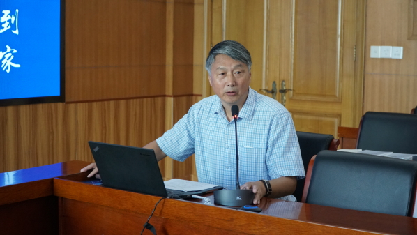 于长军教授为大家带来《爱国奋斗专题:刘永坦院士和哈工大》专题报告.